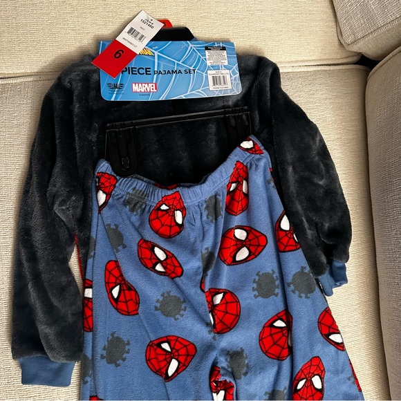 Boys Marvel Spider-Man Red and Blue Fleece Pajama Set - Picture 4 of 6